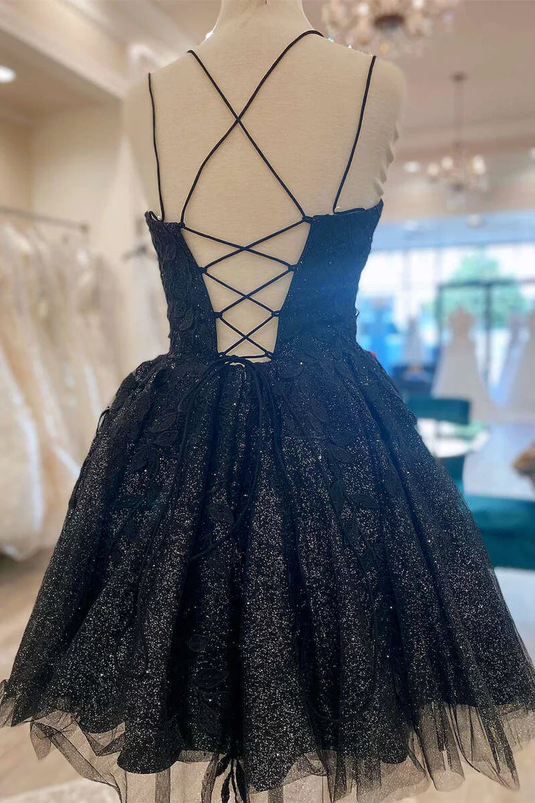 Vestido corto de fiesta con encaje, apliques brillantes y corte A